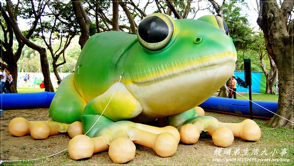 青年公園：【台北市／萬華】首創紙風車台灣昆蟲創意展～夢想大藍鯨