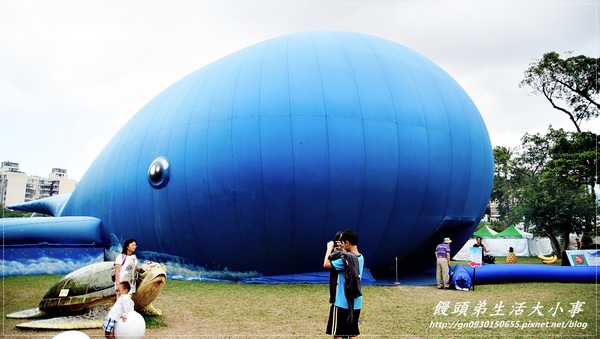 青年公園：【台北市／萬華】首創紙風車台灣昆蟲創意展～夢想大藍鯨