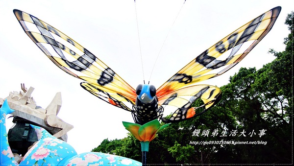 青年公園：【台北市／萬華】首創紙風車台灣昆蟲創意展～夢想大藍鯨