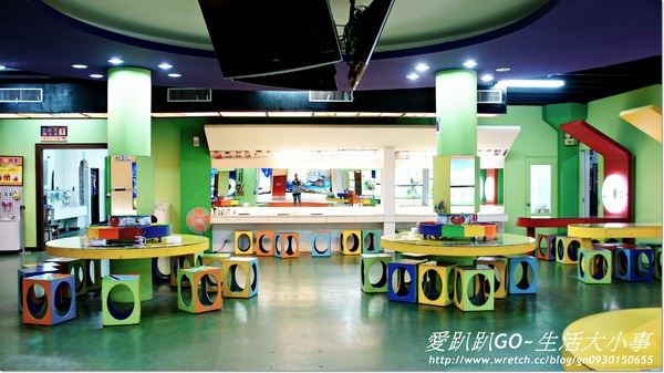 蠟藝彩繪館：【宜蘭/蘇澳】哇~超大的蠟筆居然是廁所..真是不可思議