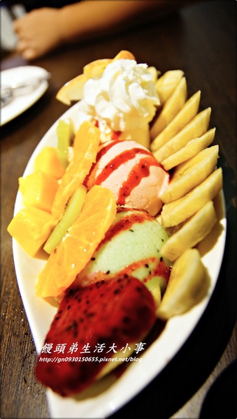 騎士花園：【食記/新北市】濃濃英式風格的下午茶餐廳♪♪騎士花園♪♪