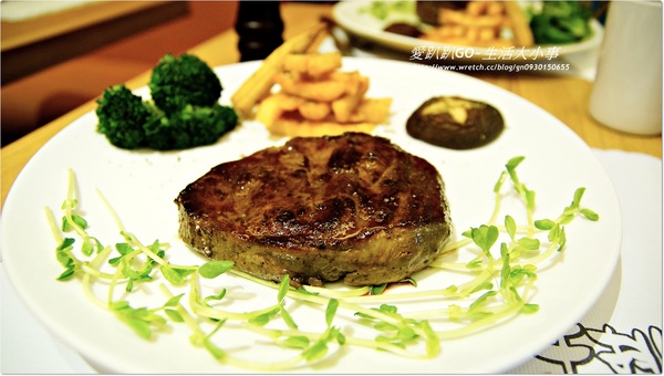 帕瑪司厚切牛排:【食記/新北市】肉質鮮美的12OZ厚切牛排