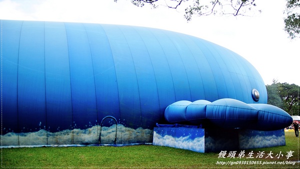 青年公園：【台北市／萬華】首創紙風車台灣昆蟲創意展～夢想大藍鯨