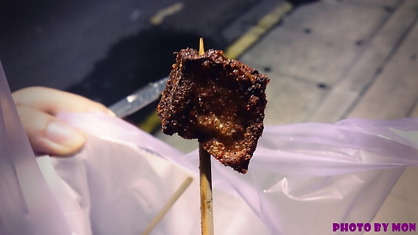 中壢夜市 無名東山鴨頭：食ｉｎ中壢。中壢夜市內的人很多【無名東山鴨頭】