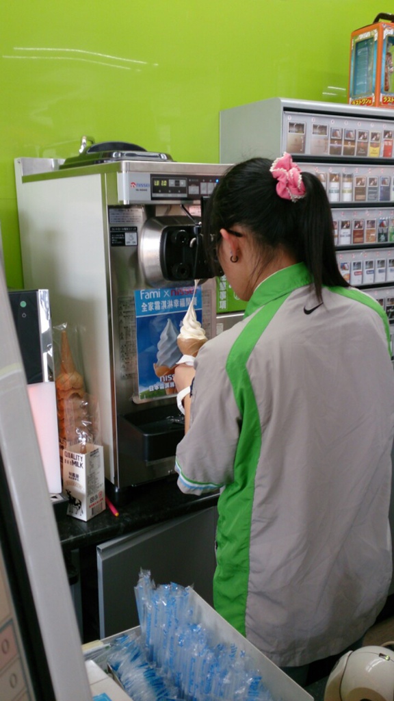 全家霜淇淋：食ｉｎ中壢。什麼？全家也有霜淇淋！【全家霜淇淋】