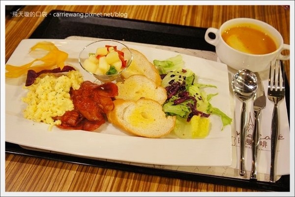 日漫咖啡:【台中咖啡館】日漫咖啡.La Vie Cafe。北屯大坑地區Tiffany風的複合式咖啡館推薦