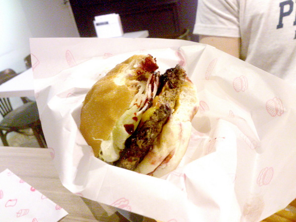 The Burger(二店)：【台北新莊】輔大周邊校園美食惹堡The Burger擊敗鬆餅公主還開了二店！CP值有高！