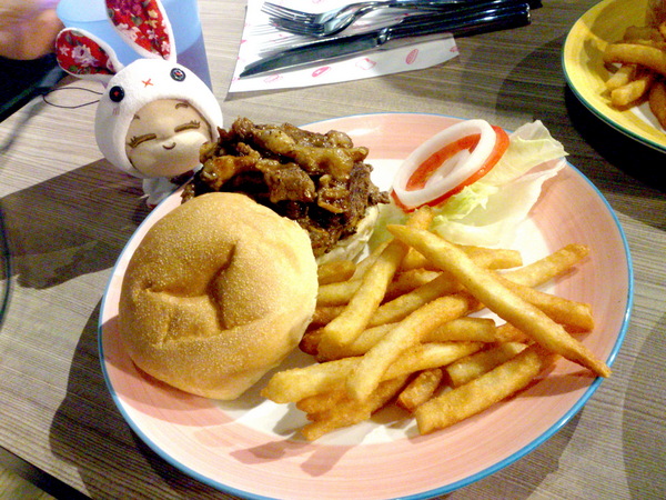 The Burger(二店)：【台北新莊】輔大周邊校園美食惹堡The Burger擊敗鬆餅公主還開了二店！CP值有高！