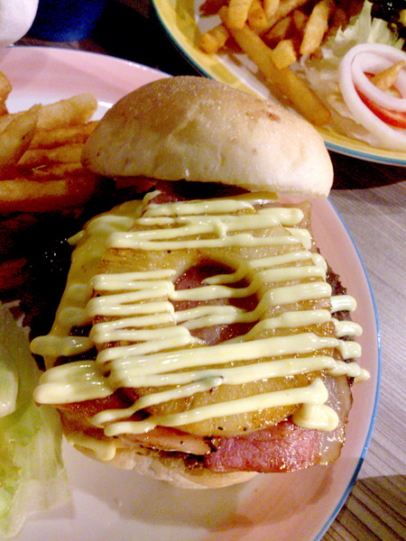 The Burger(二店)：【台北新莊】輔大周邊校園美食惹堡The Burger擊敗鬆餅公主還開了二店！CP值有高！