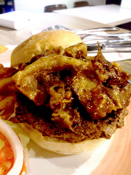 The Burger(二店)：【台北新莊】輔大周邊校園美食惹堡The Burger擊敗鬆餅公主還開了二店！CP值有高！