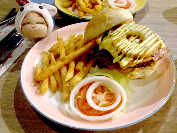 The Burger(二店)：【台北新莊】輔大周邊校園美食惹堡The Burger擊敗鬆餅公主還開了二店！CP值有高！