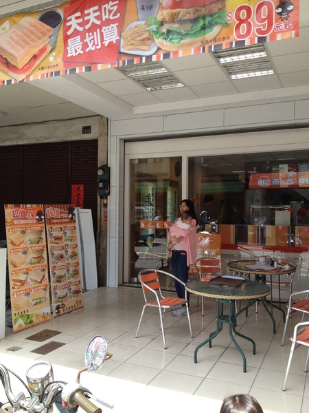 喜得炭火燒三明治(草屯中山店)：南投一日遊~草屯喜得炭火燒三明治早餐