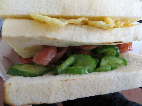 喜得炭火燒三明治(草屯中山店)：南投一日遊~草屯喜得炭火燒三明治早餐