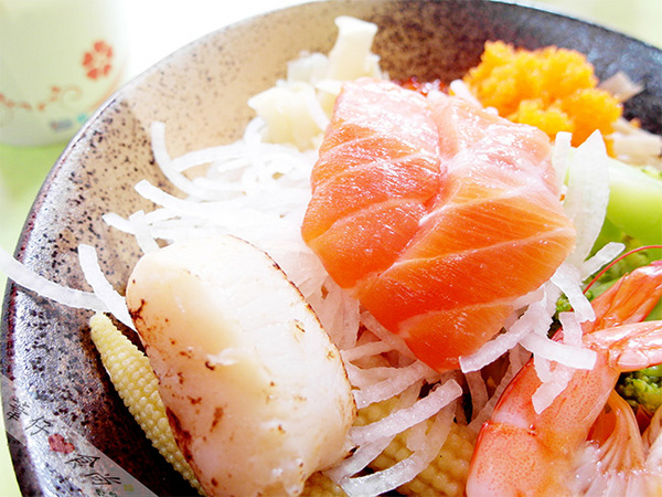 鑫鱻壽司：鑫鱻10元銅板的壽司的美味體驗