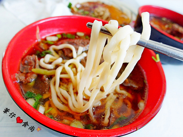 美東芳牛肉麵:想叫老闆再來一盤之超下飯滷味竟藏在美東芳牛肉麵店!