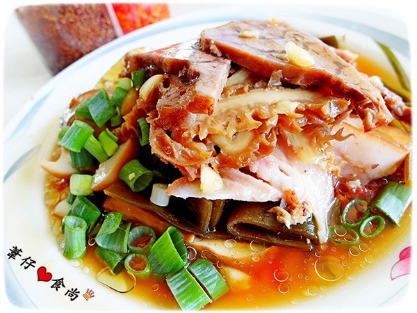 美東芳牛肉麵:想叫老闆再來一盤之超下飯滷味竟藏在美東芳牛肉麵店!