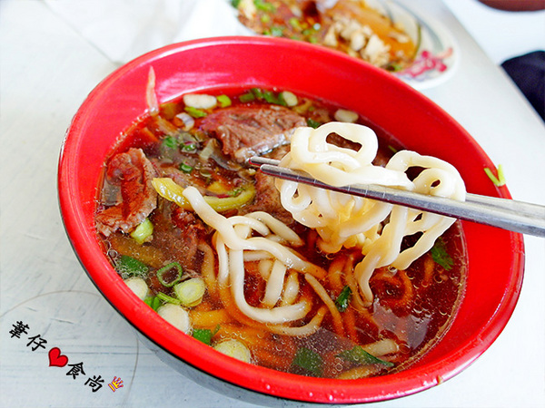 美東芳牛肉麵:想叫老闆再來一盤之超下飯滷味竟藏在美東芳牛肉麵店!