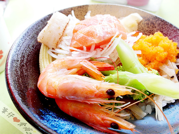 鑫鱻壽司：鑫鱻10元銅板的壽司的美味體驗