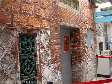 林家古厝百年牆面：［台南安平］林家古厝．7-11王城門市的百年牆面