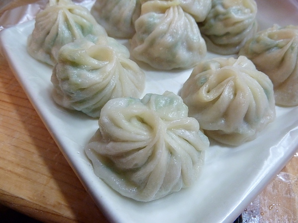 饒河夜市：[饒河街 美食] 宜蘭正常小籠包，現包美味到饒河街開分店了