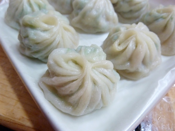 饒河夜市：[饒河街 美食] 宜蘭正常小籠包，現包美味到饒河街開分店了