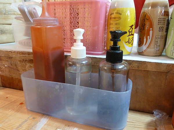 饒河夜市：[饒河街 美食] 宜蘭正常小籠包，現包美味到饒河街開分店了