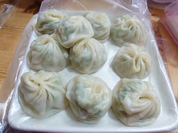 饒河夜市：[饒河街 美食] 宜蘭正常小籠包，現包美味到饒河街開分店了