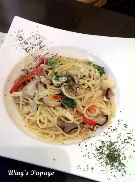 薩吧義麵洋食坊：【東門站】平價美味義麵。薩吧義麵洋食坊