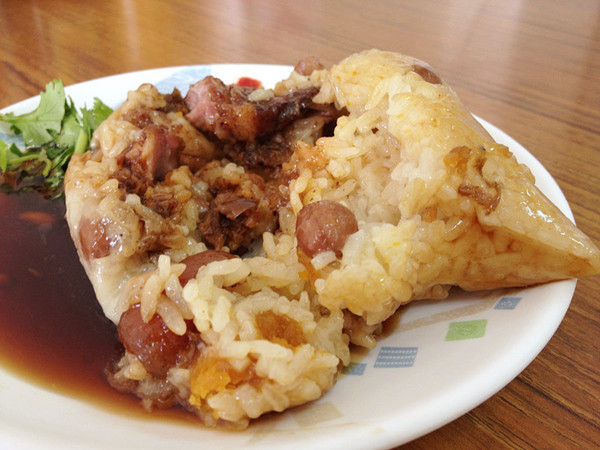 澎湖嫂肉粽專賣店:馬公♬粽葉飄香20載銅板小吃 澎湖嫂肉粽專賣店