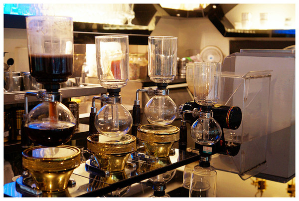 咖啡因館CAFE DE CEFFEINE:永安市場站♬四號公園旁品咖啡、吃好料,高級私房料理煙燻烤鴨胸平價享用! 咖啡因館