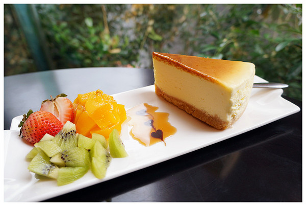 咖啡因館CAFE DE CEFFEINE:永安市場站♬四號公園旁品咖啡、吃好料,高級私房料理煙燻烤鴨胸平價享用! 咖啡因館