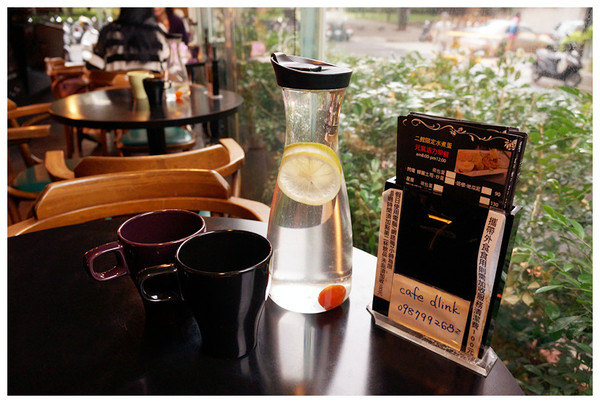 咖啡因館CAFE DE CEFFEINE:永安市場站♬四號公園旁品咖啡、吃好料,高級私房料理煙燻烤鴨胸平價享用! 咖啡因館