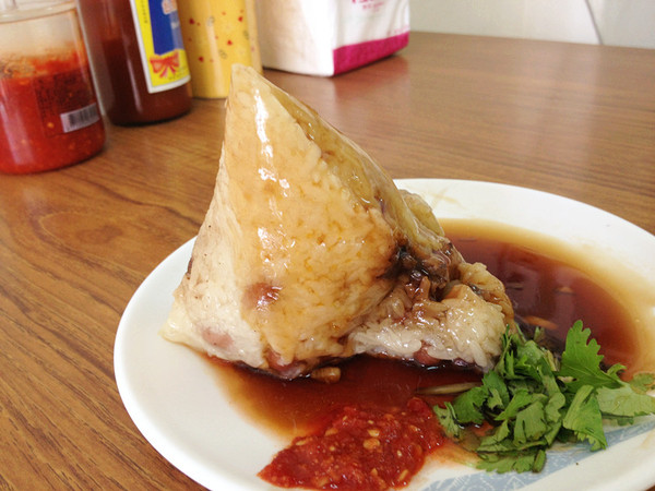 澎湖嫂肉粽專賣店:馬公♬粽葉飄香20載銅板小吃 澎湖嫂肉粽專賣店