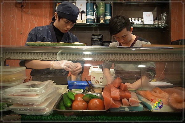 千壽司日本料理(板橋店)：新北。板橋║ 迷你食記文♦ 千壽司 物超所值的平價生魚片蓋飯