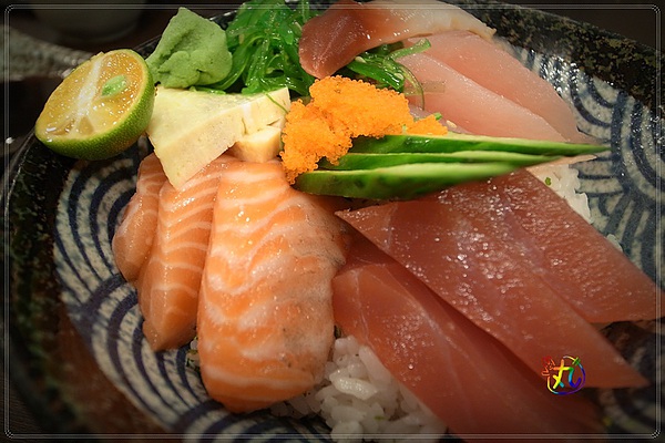 千壽司日本料理(板橋店)：新北。板橋║ 迷你食記文♦ 千壽司 物超所值的平價生魚片蓋飯