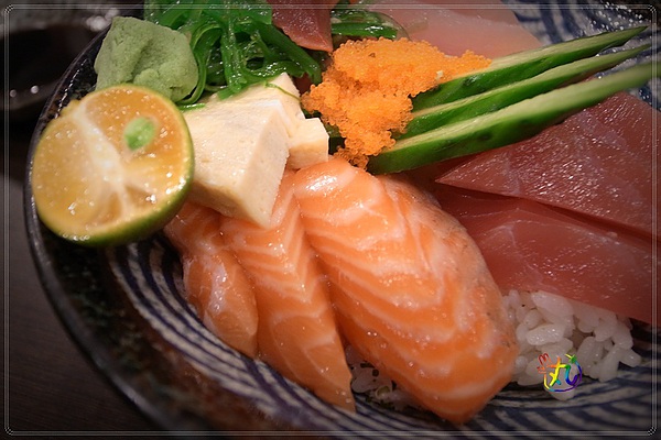 千壽司日本料理(板橋店)：新北。板橋║ 迷你食記文♦ 千壽司 物超所值的平價生魚片蓋飯
