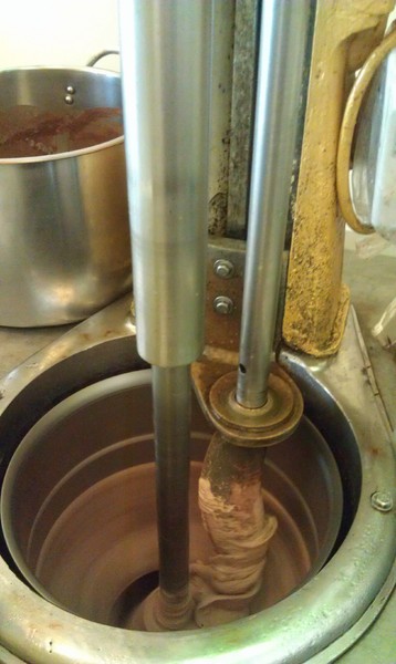 2in1冰淇淋專賣店：2 in 1冰淇淋專賣店~沒良心的我愛上了有良心的店