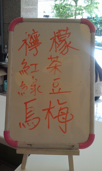 2in1冰淇淋專賣店：2 in 1冰淇淋專賣店~沒良心的我愛上了有良心的店