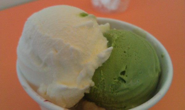 2in1冰淇淋專賣店：2 in 1冰淇淋專賣店~沒良心的我愛上了有良心的店