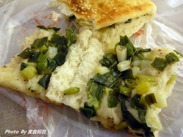 雙連市場香蔥花捲：【台北市】雙連市場爆多蔥花餡花捲「雙連香蔥花捲」