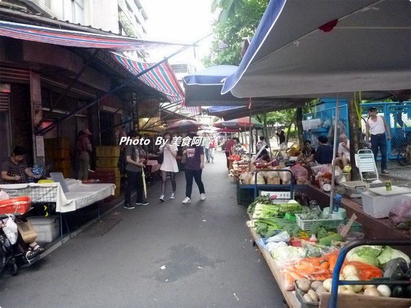 雙連市場香蔥花捲：【台北市】雙連市場爆多蔥花餡花捲「雙連香蔥花捲」