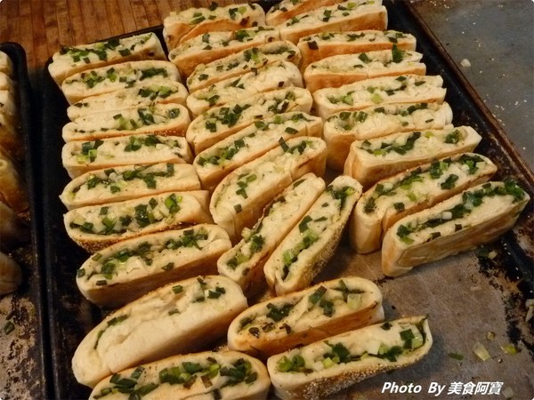 雙連市場香蔥花捲：【台北市】雙連市場爆多蔥花餡花捲「雙連香蔥花捲」