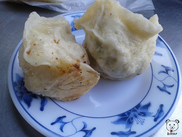 長弘早點:宜蘭●市區-長弘早點~蔥香四溢的厚切蔥油餅+皮Q餡滿的水煎包!!