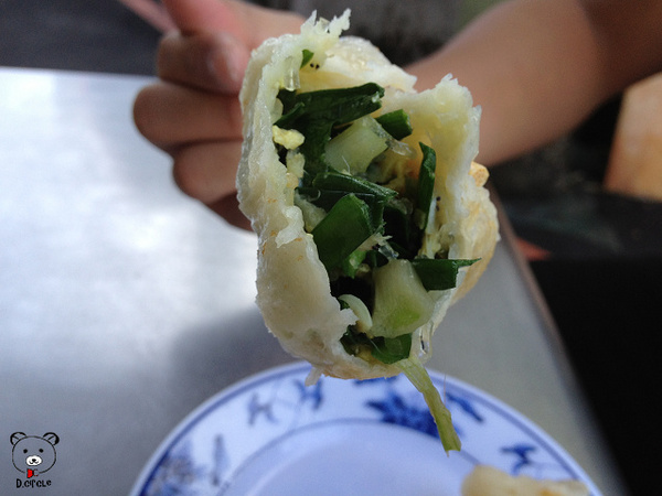 長弘早點:宜蘭●市區-長弘早點~蔥香四溢的厚切蔥油餅+皮Q餡滿的水煎包!!