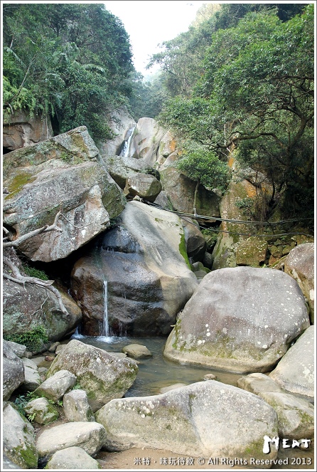 米特,味玩待敘部落格 © MEAT76|2013-02-14【台北 內湖 景點】捷運站旅遊玩樂遊記|大溝溪圓覺瀑布|茂密樹蔭竄涼意,平緩好走的綠色瀑布步道。(捷運大湖公園站)014.jpg