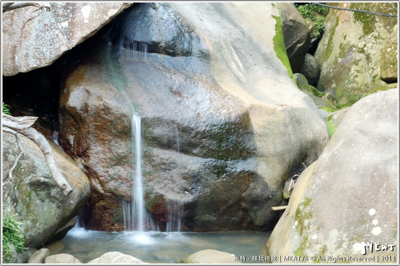 米特,味玩待敘部落格 © MEAT76|2013-02-14【台北 內湖 景點】捷運站旅遊玩樂遊記|大溝溪圓覺瀑布|茂密樹蔭竄涼意,平緩好走的綠色瀑布步道。(捷運大湖公園站)015.jpg