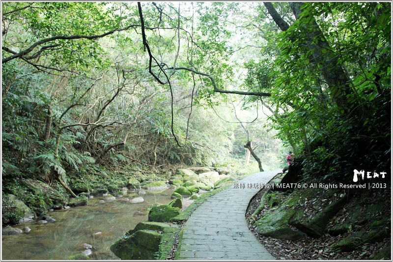 米特,味玩待敘部落格 © MEAT76|2013-02-14【台北 內湖 景點】捷運站旅遊玩樂遊記|大溝溪圓覺瀑布|茂密樹蔭竄涼意,平緩好走的綠色瀑布步道。(捷運大湖公園站)006.jpg
