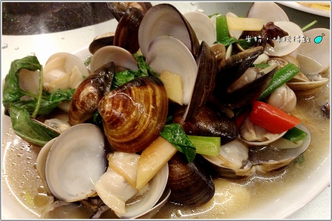 米特,味玩待敘部落格 © MEAT76|2013-07-14|美食記【新北‧萬里】三明美食|龜吼漁港海邊餐廳|便宜新鮮又好吃的海產料理008.jpg