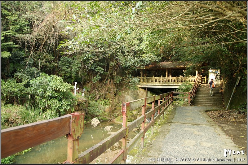 米特,味玩待敘部落格 © MEAT76|2013-02-14【台北 內湖 景點】捷運站旅遊玩樂遊記|大溝溪圓覺瀑布|茂密樹蔭竄涼意,平緩好走的綠色瀑布步道。(捷運大湖公園站)001.jpg