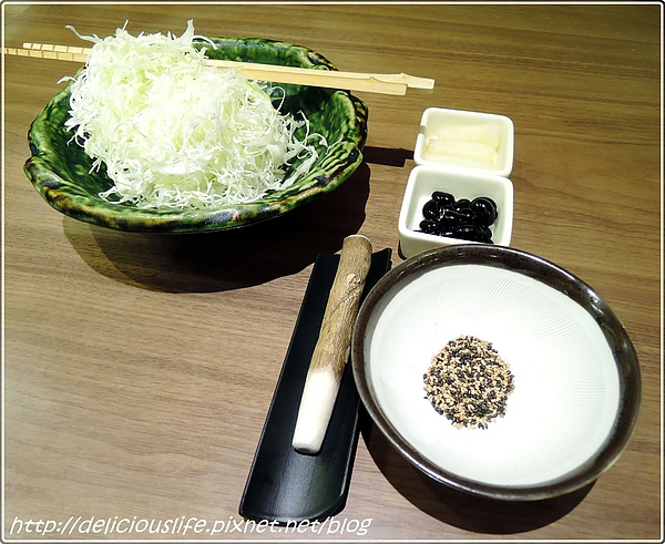 高麗菜絲&小菜&芝麻